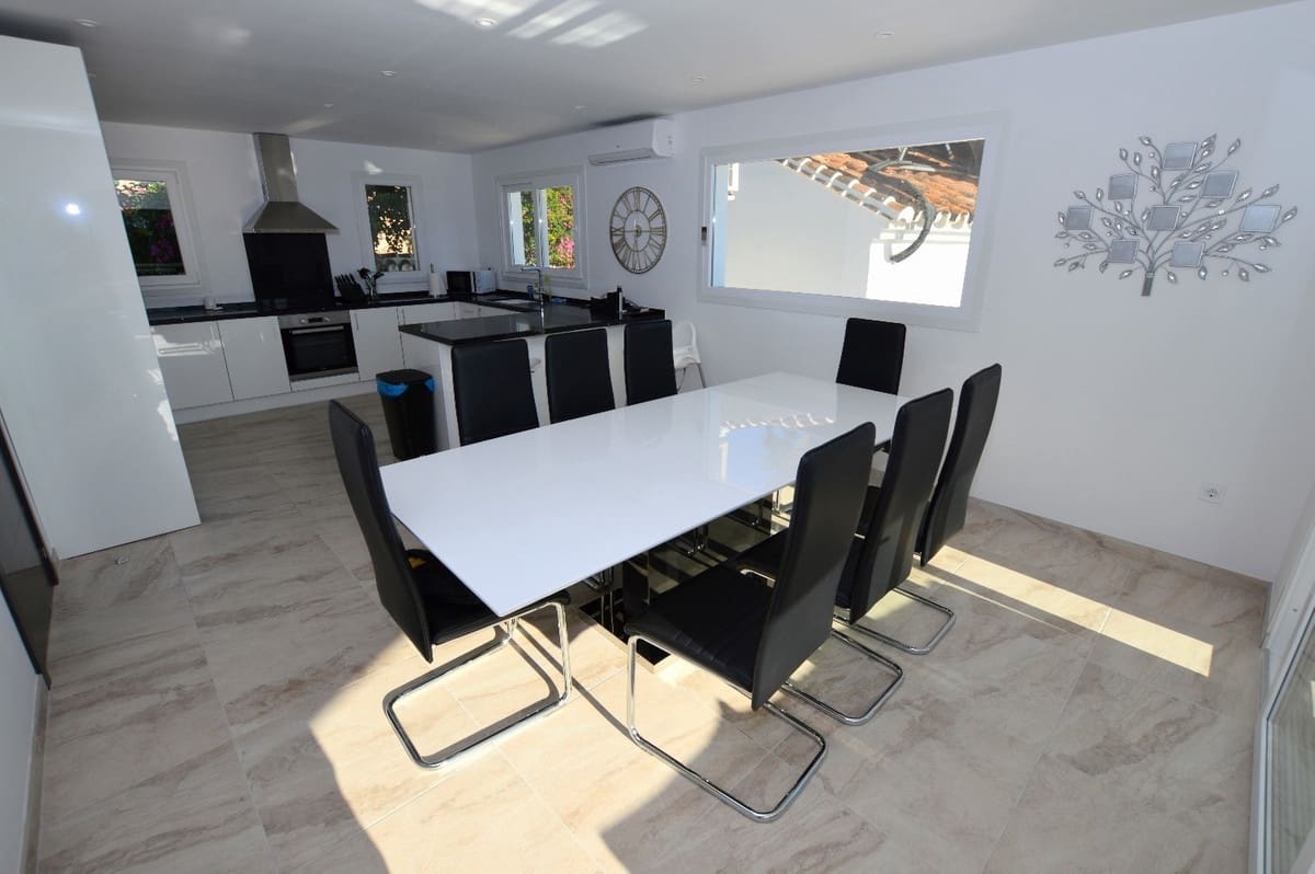 6 bedroom Villa for sale in Benalmadena with pool - € 1,450,000 (Ref: 8226076)