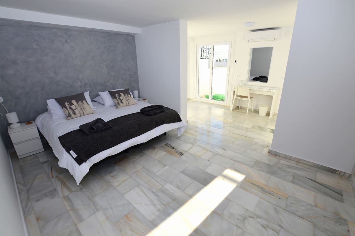 6 bedroom Villa for sale in Benalmadena with pool - € 1,450,000 (Ref: 8226076)