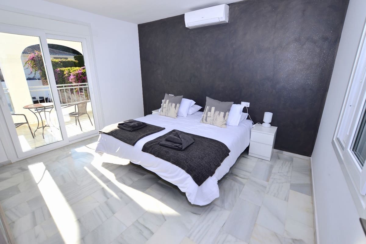 6 bedroom Villa for sale in Benalmadena with pool - € 1,450,000 (Ref: 8226076)