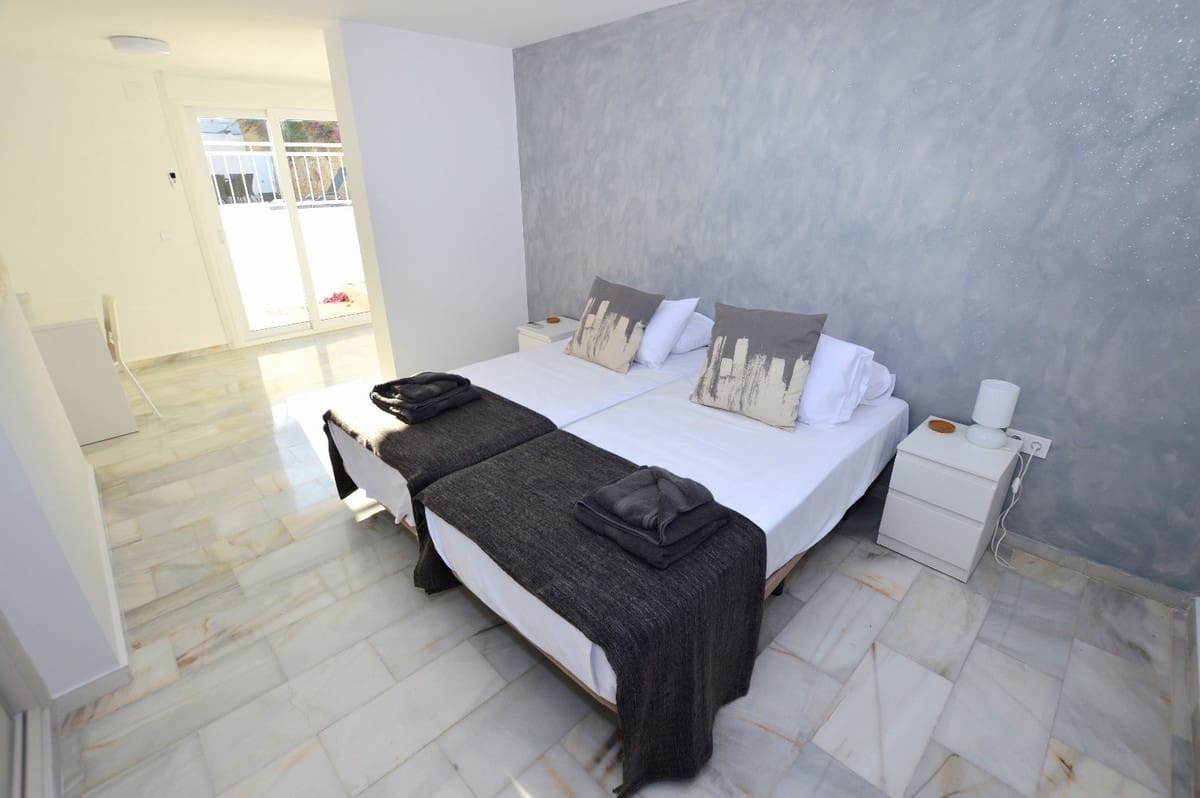 6 bedroom Villa for sale in Benalmadena with pool - € 1,450,000 (Ref: 8226076)
