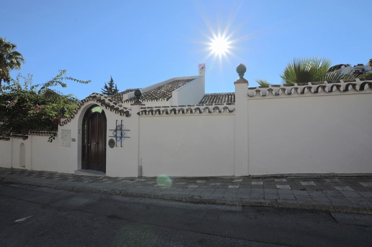 6 bedroom Villa for sale in Benalmadena with pool - € 1,450,000 (Ref: 8226076)