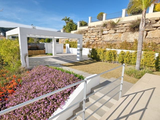 4 chambre Villa/Maison à vendre à Los Arqueros - Puerto del Almendro, Benahavís avec piscine garage - 2 300 000 € (Ref: 8229189)