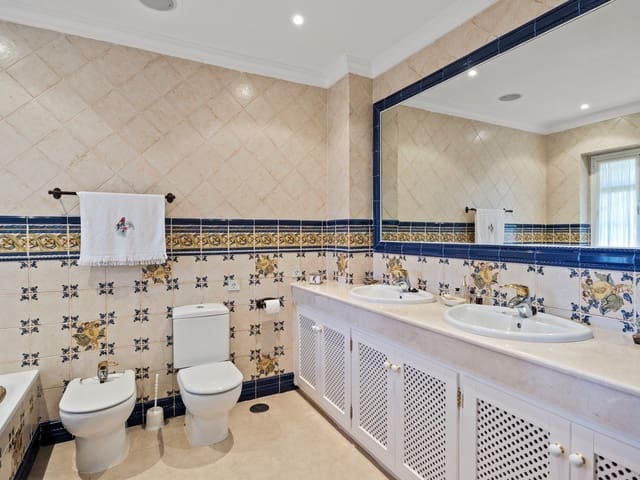 4 soveværelse Villa til salg i Montemayor - Marbella Club, Benahavís med swimmingpool garage - € 3.250.000 (Ref: 8229190)