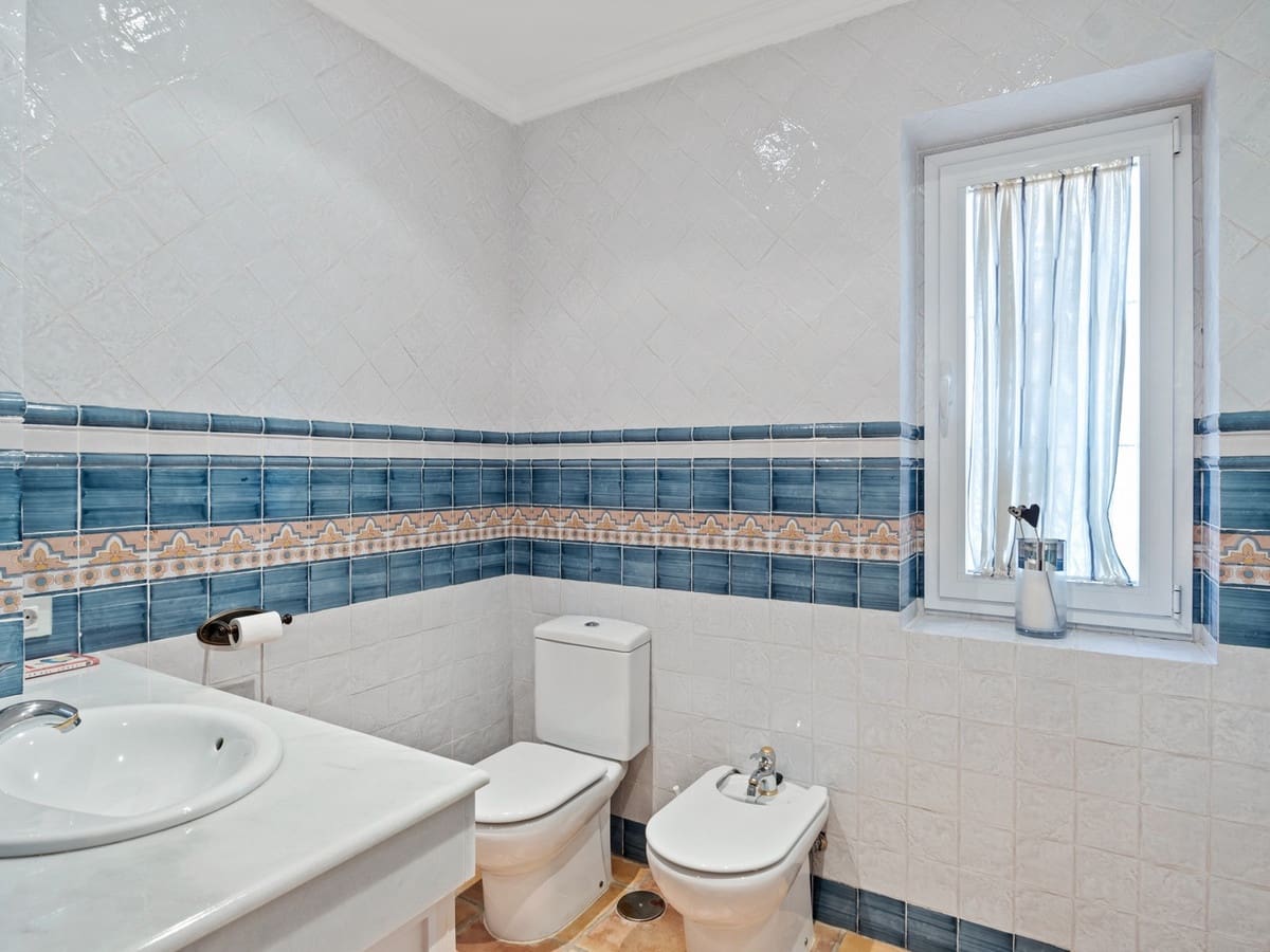 4 makuuhuone Huvila myytävänä paikassa Benahavis mukana uima-altaan 
autotalli - 3 250 000 € (Ref: 8229190)