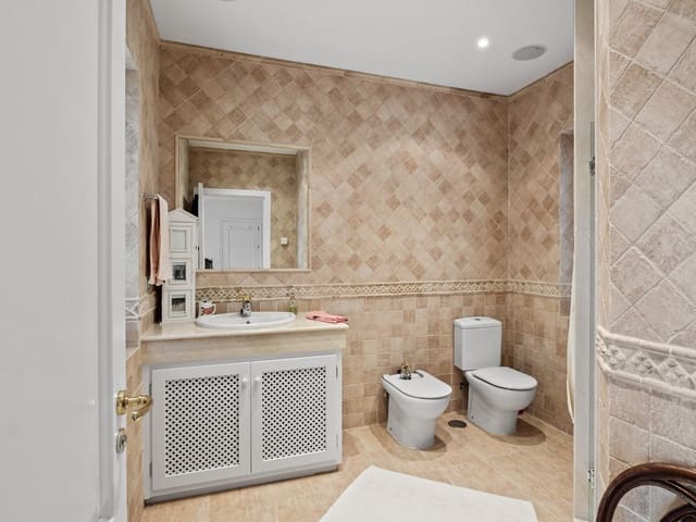 4 soveværelse Villa til salg i Montemayor - Marbella Club, Benahavís med swimmingpool garage - € 3.250.000 (Ref: 8229190)