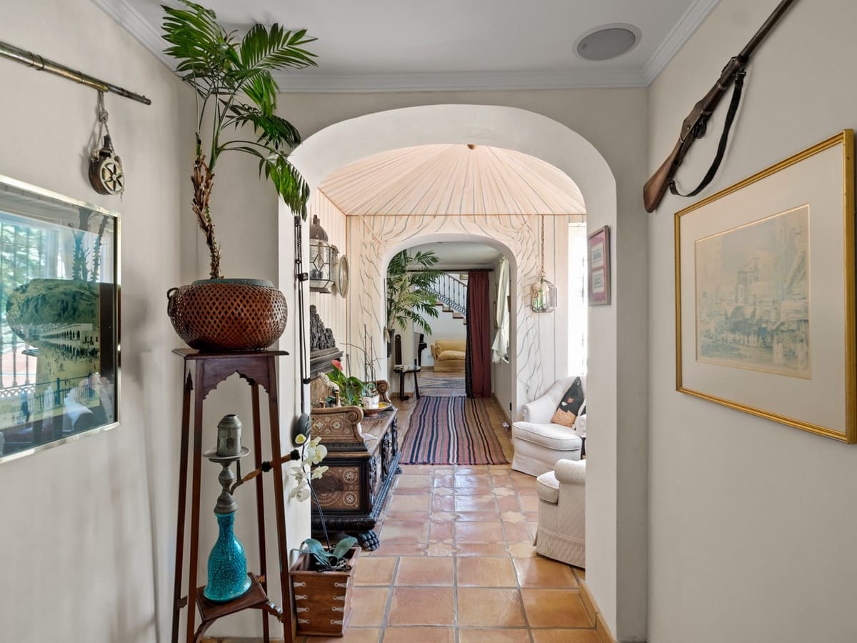 4 makuuhuone Huvila myytävänä paikassa Benahavis mukana uima-altaan 
autotalli - 3 250 000 € (Ref: 8229190)