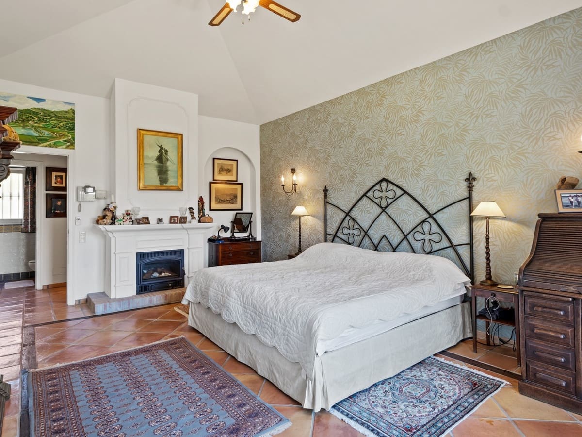 4 makuuhuone Huvila myytävänä paikassa Benahavis mukana uima-altaan 
autotalli - 3 250 000 € (Ref: 8229190)