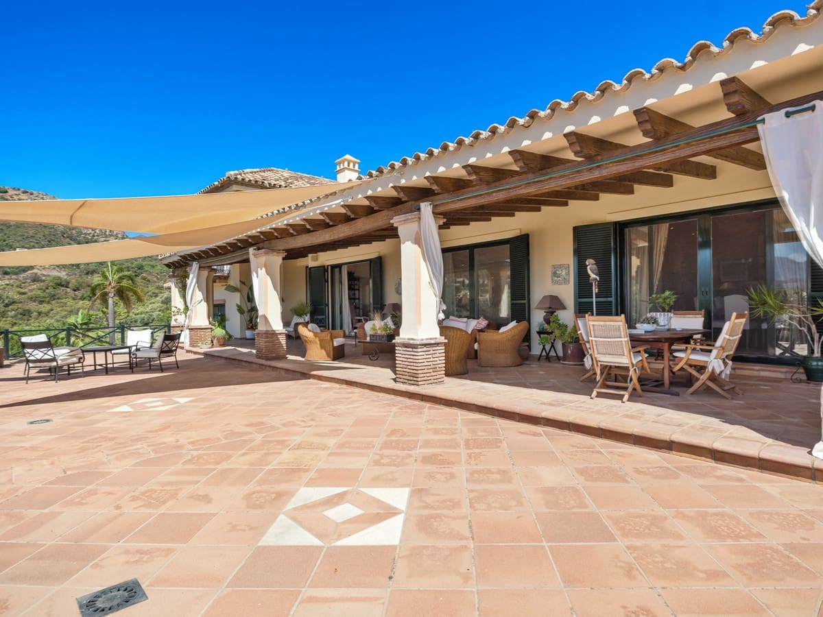 4 makuuhuone Huvila myytävänä paikassa Benahavis mukana uima-altaan 
autotalli - 3 250 000 € (Ref: 8229190)