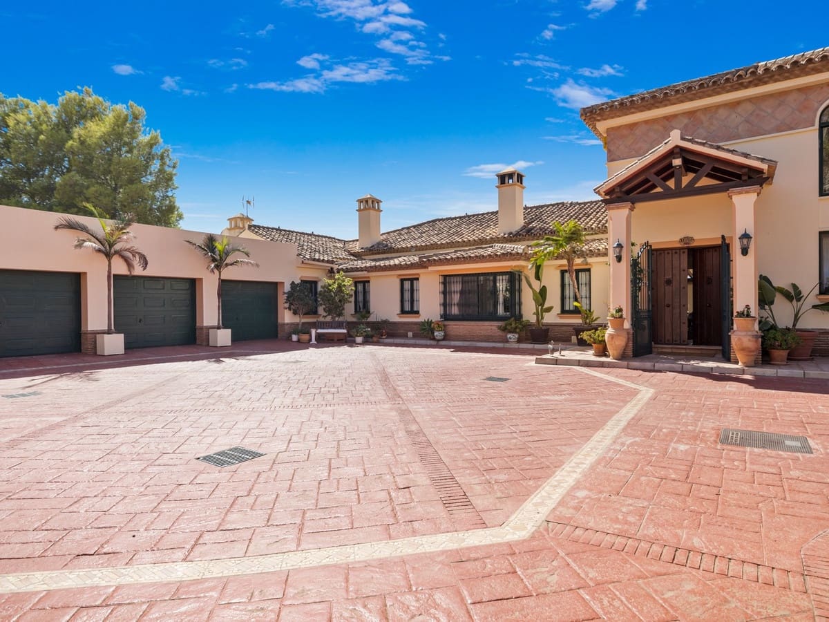 4 makuuhuone Huvila myytävänä paikassa Benahavis mukana uima-altaan 
autotalli - 3 250 000 € (Ref: 8229190)