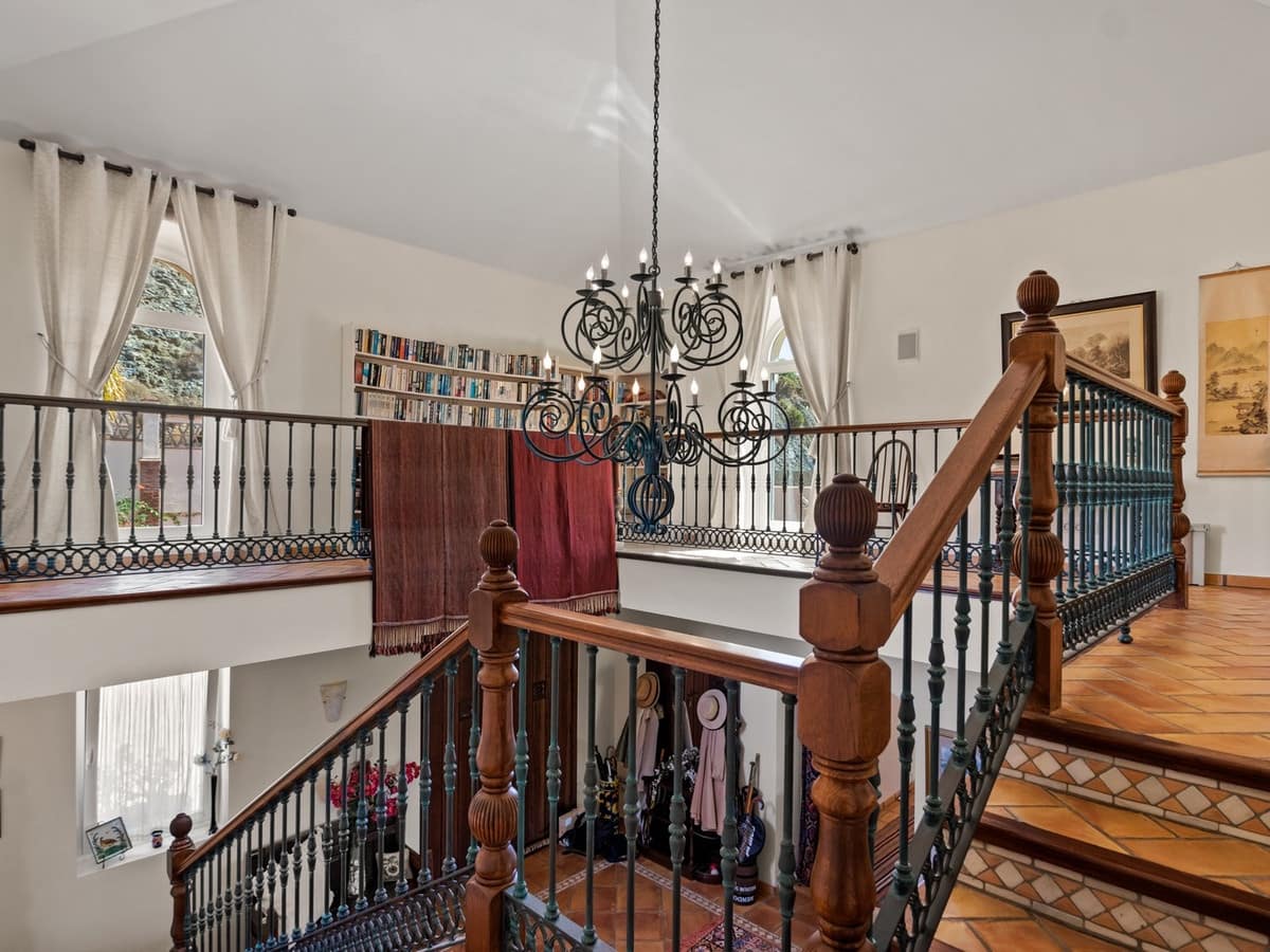 4 makuuhuone Huvila myytävänä paikassa Benahavis mukana uima-altaan 
autotalli - 3 250 000 € (Ref: 8229190)