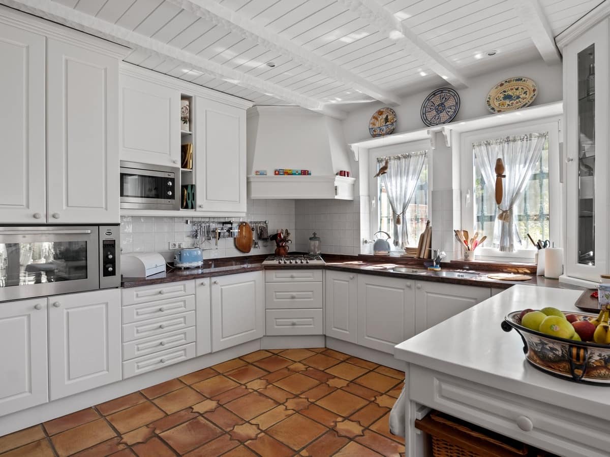 4 makuuhuone Huvila myytävänä paikassa Benahavis mukana uima-altaan 
autotalli - 3 250 000 € (Ref: 8229190)