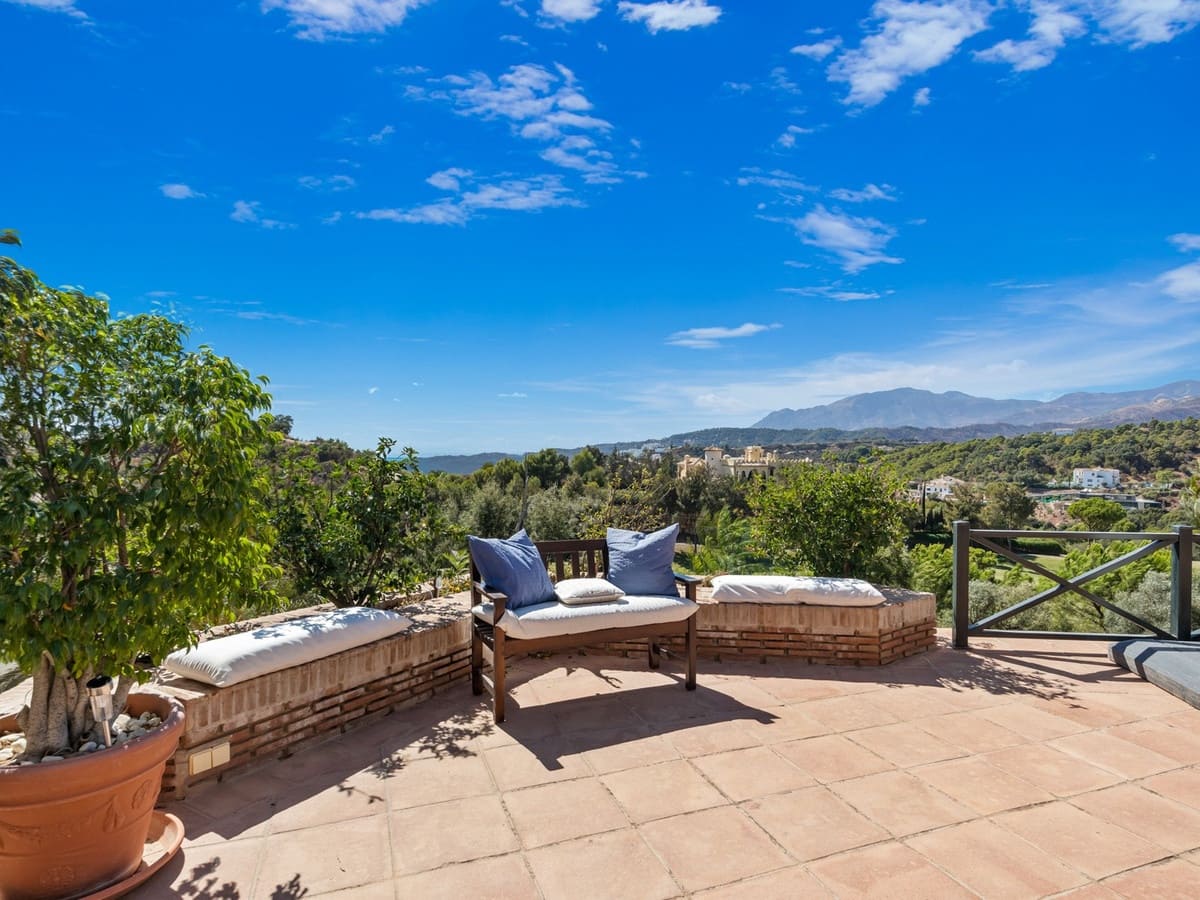 4 makuuhuone Huvila myytävänä paikassa Benahavis mukana uima-altaan 
autotalli - 3 250 000 € (Ref: 8229190)