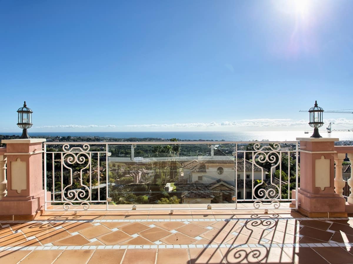 8 bedroom Villa for sale in Benahavis with pool garage - € 3,995,000 (Ref: 8229191)