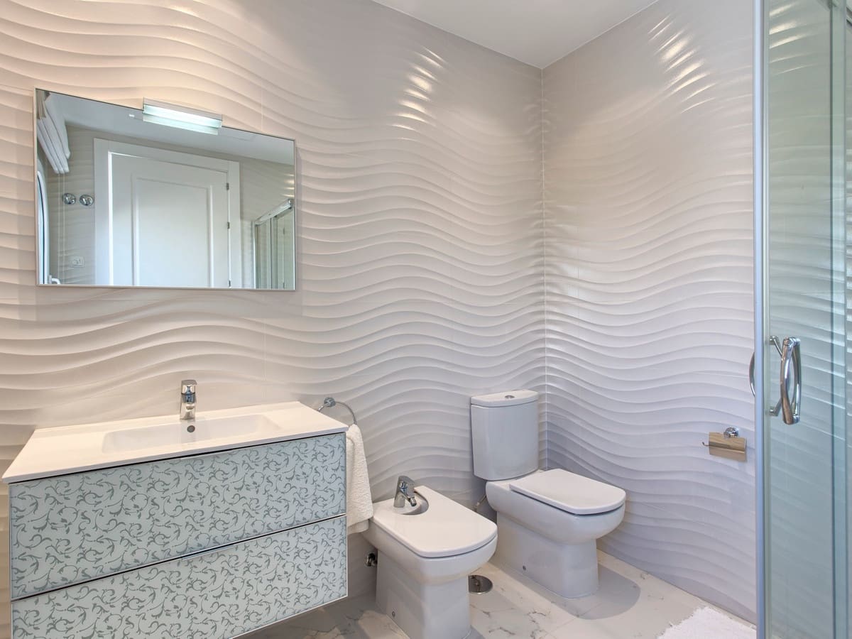 8 bedroom Villa for sale in Benahavis with pool garage - € 3,995,000 (Ref: 8229191)