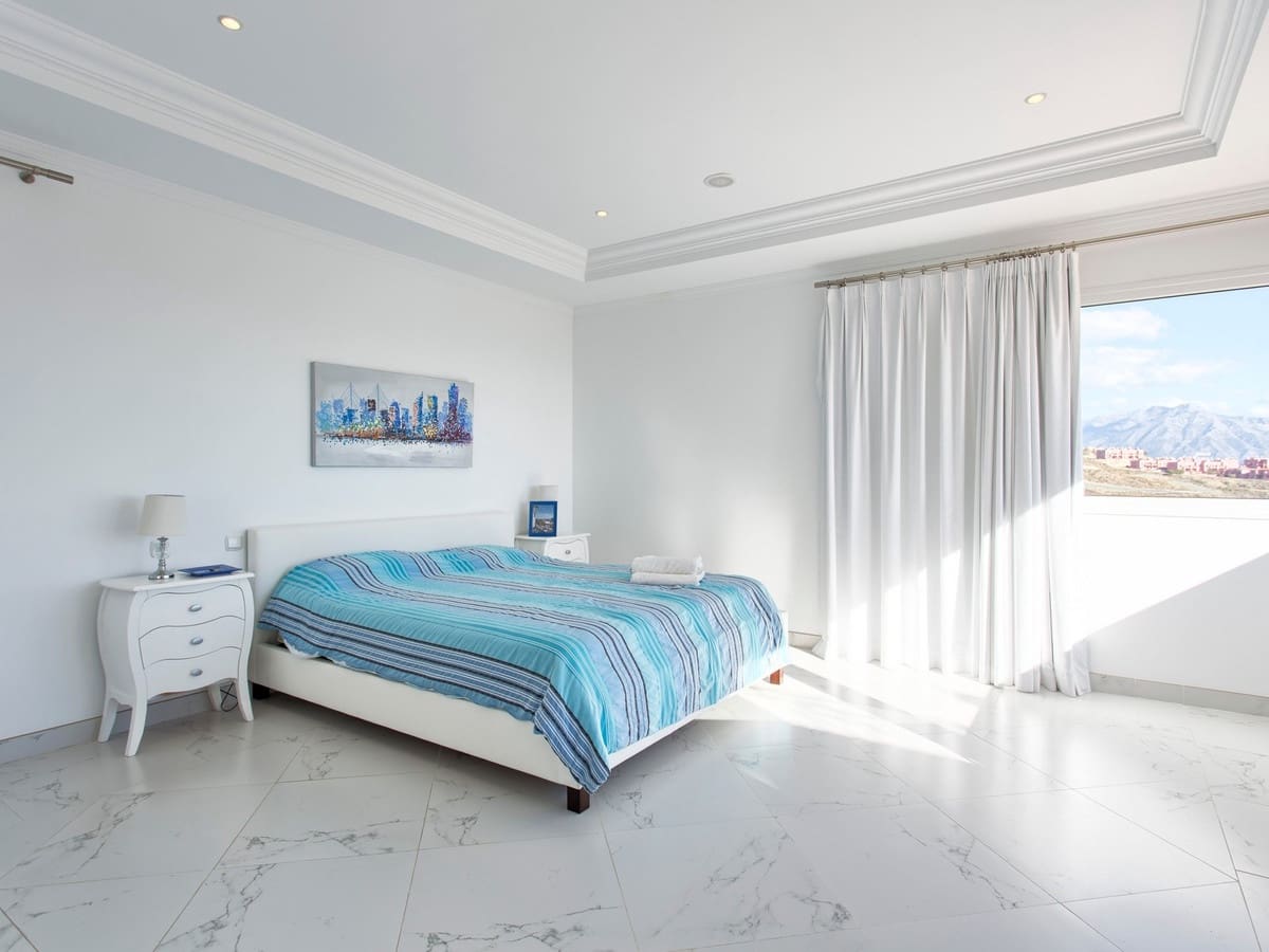 8 bedroom Villa for sale in Benahavis with pool garage - € 3,995,000 (Ref: 8229191)