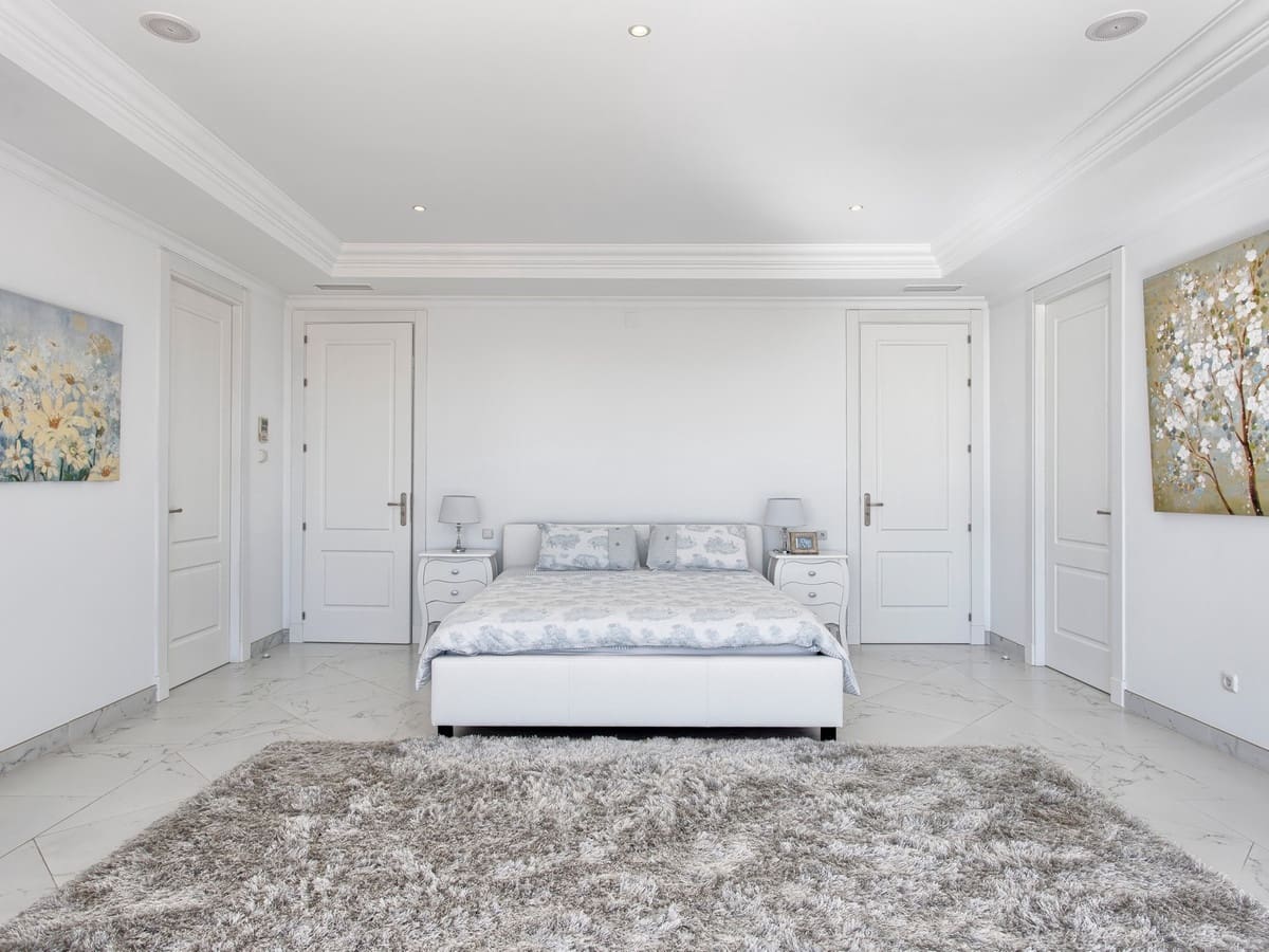 8 bedroom Villa for sale in Benahavis with pool garage - € 3,995,000 (Ref: 8229191)