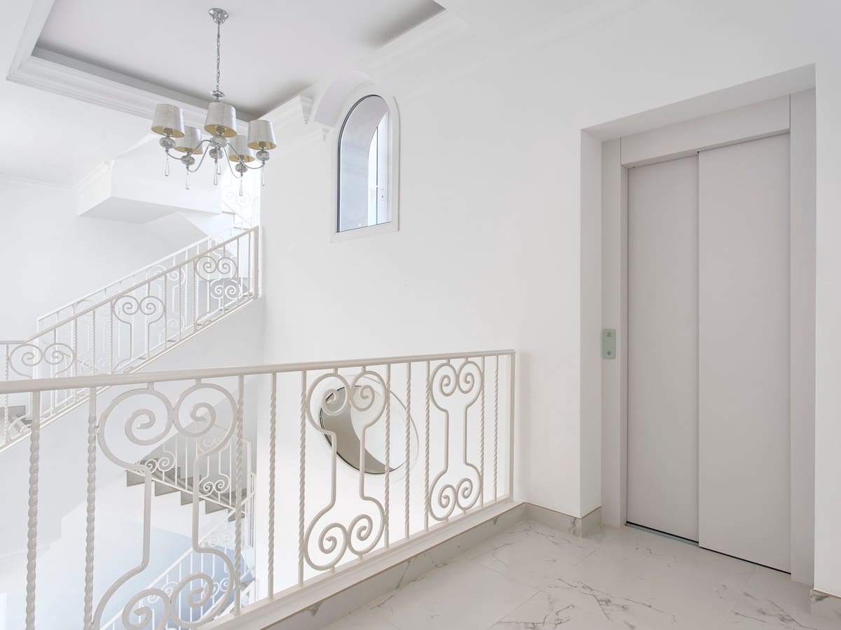 8 bedroom Villa for sale in Benahavis with pool garage - € 3,995,000 (Ref: 8229191)