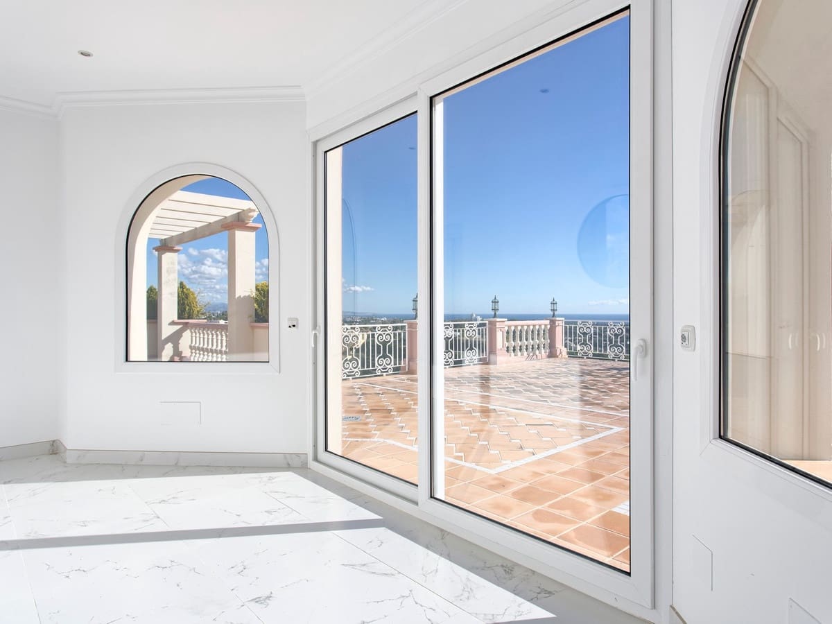 8 bedroom Villa for sale in Benahavis with pool garage - € 3,995,000 (Ref: 8229191)