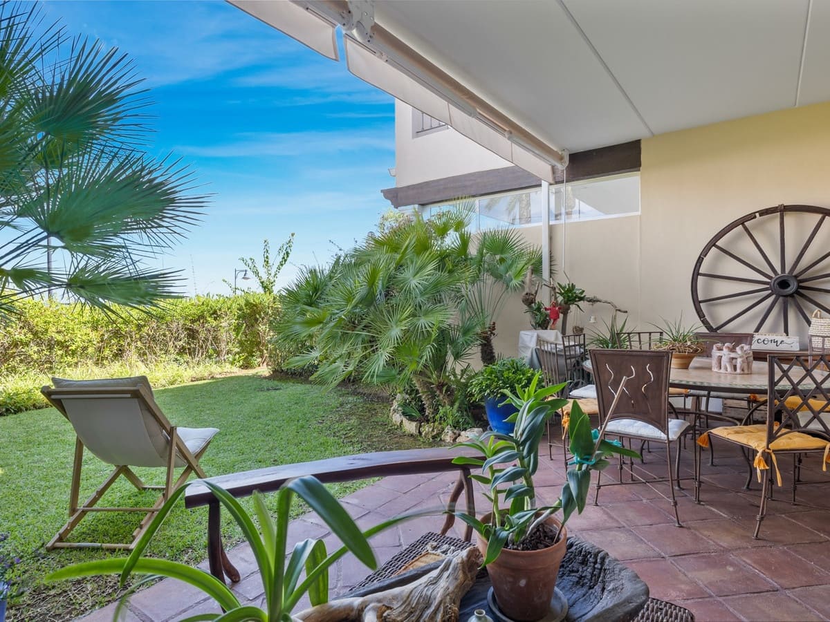 4 slaapkamer Rijtjeshuis te koop in El Paraiso met zwembad garage - € 740.000 (Ref: 8243674)