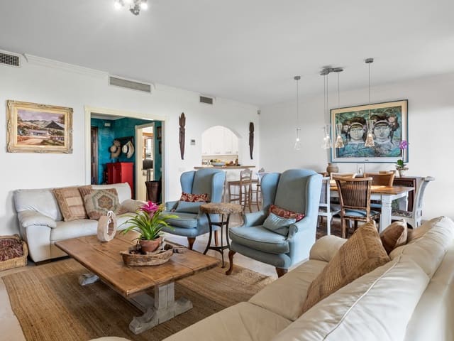 4 sypialnia Dom szeregowy na sprzedaż w El Paraiso, Estepona z basenem garażem - 740 000 € (Ref: 8243674)