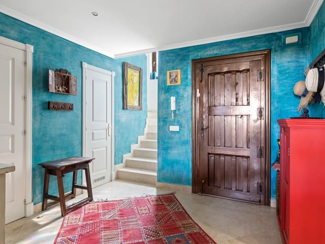 4 sypialnia Dom szeregowy na sprzedaż w El Paraiso, Estepona z basenem garażem - 740 000 € (Ref: 8243674)
