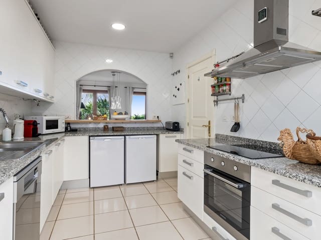 4 sypialnia Dom szeregowy na sprzedaż w El Paraiso, Estepona z basenem garażem - 740 000 € (Ref: 8243674)