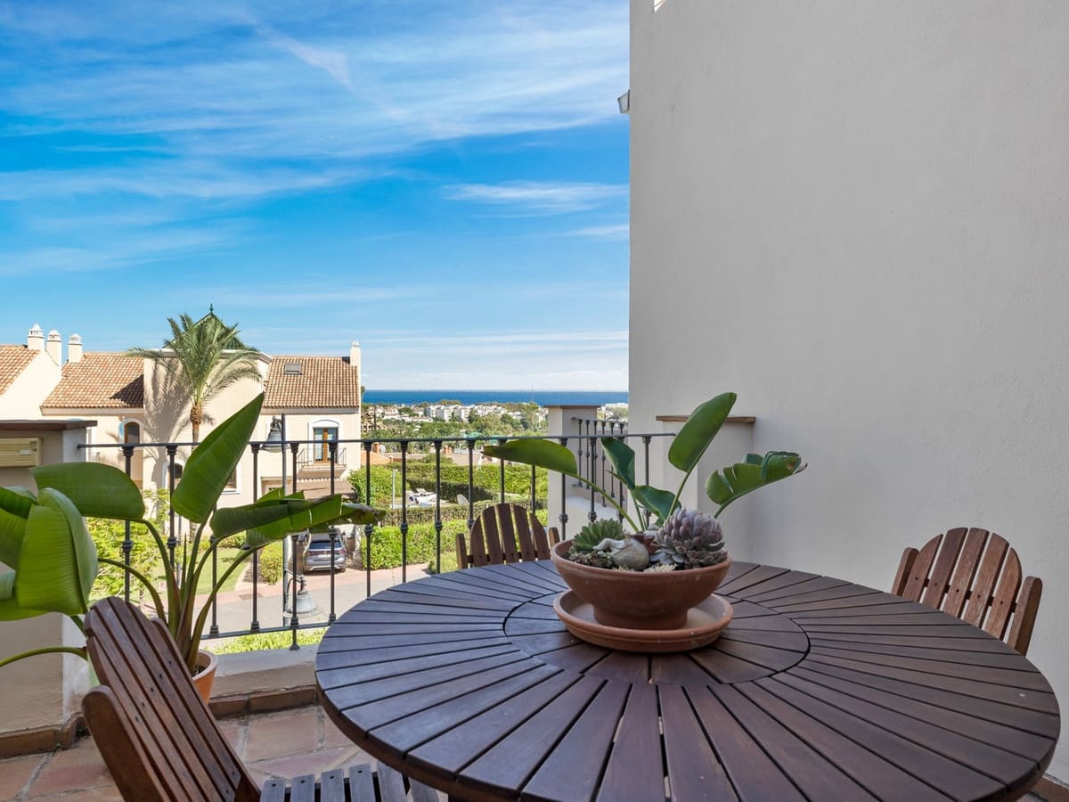 4 slaapkamer Rijtjeshuis te koop in El Paraiso met zwembad garage - € 740.000 (Ref: 8243674)