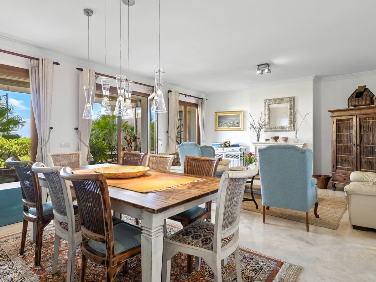 4 slaapkamer Rijtjeshuis te koop in El Paraiso met zwembad garage - € 740.000 (Ref: 8243674)