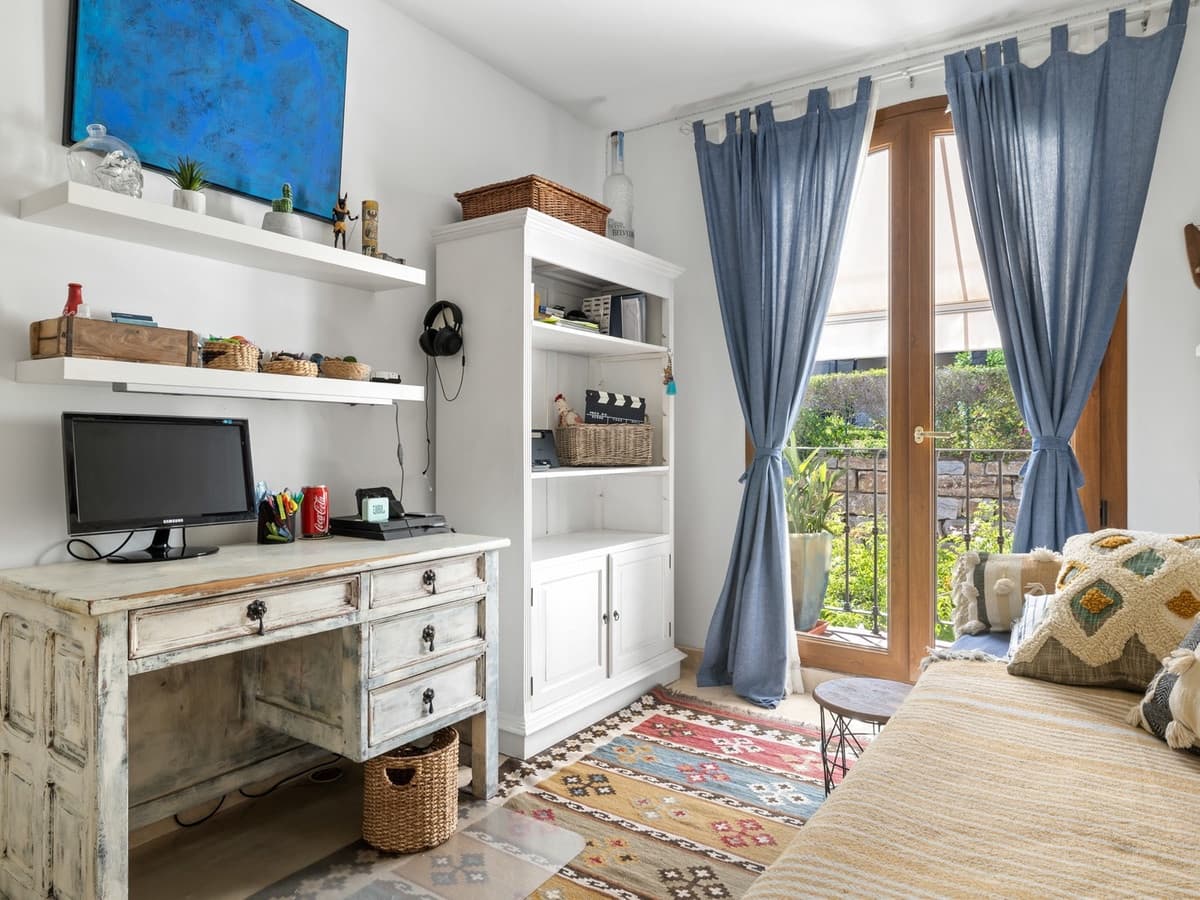 4 slaapkamer Rijtjeshuis te koop in El Paraiso met zwembad garage - € 740.000 (Ref: 8243674)
