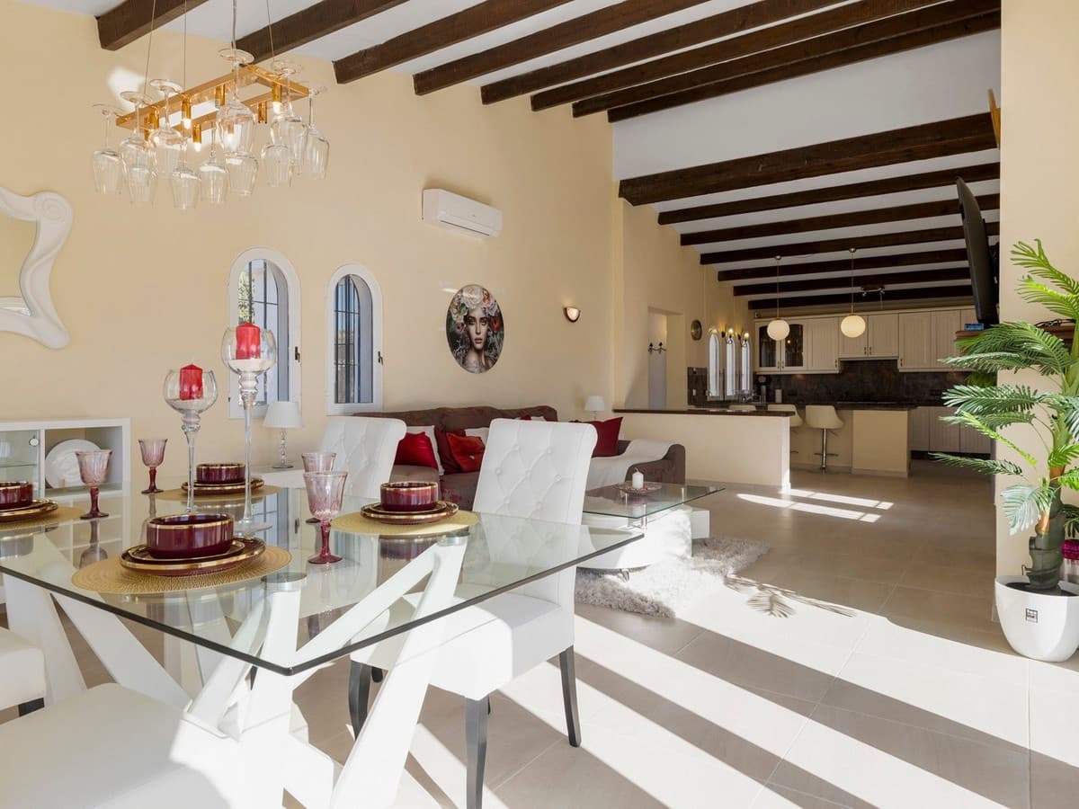 4 soverom Villa til salgs i Estepona med svømmebasseng garasje - € 890 000 (Ref: 8247547)