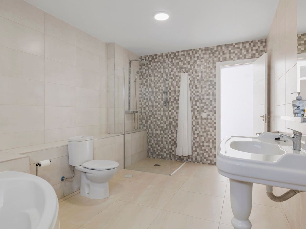 4 soverom Villa til salgs i Estepona med svømmebasseng garasje - € 890 000 (Ref: 8247547)