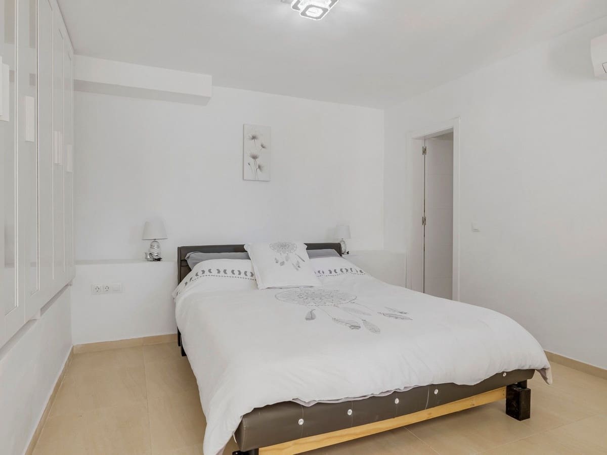 4 soverom Villa til salgs i Estepona med svømmebasseng garasje - € 890 000 (Ref: 8247547)