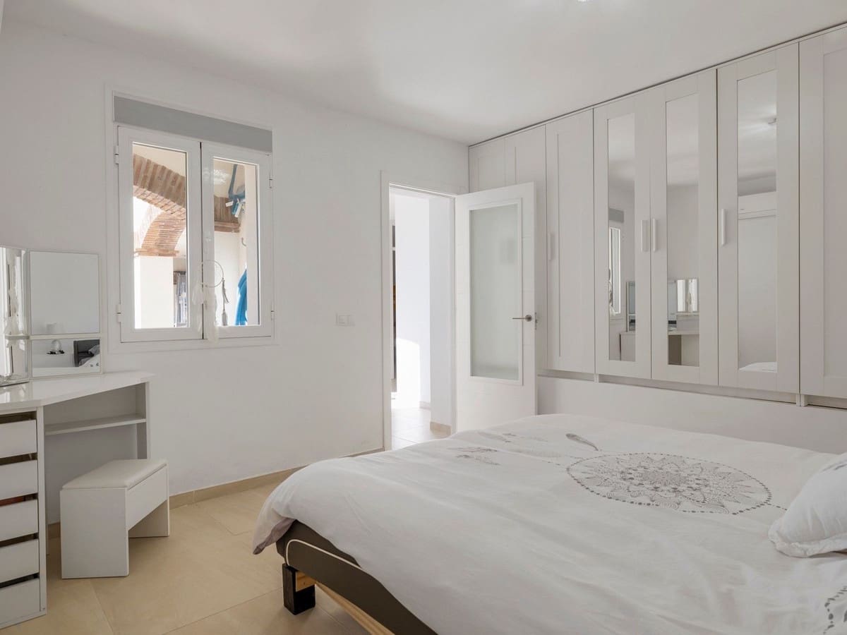 4 soverom Villa til salgs i Estepona med svømmebasseng garasje - € 890 000 (Ref: 8247547)