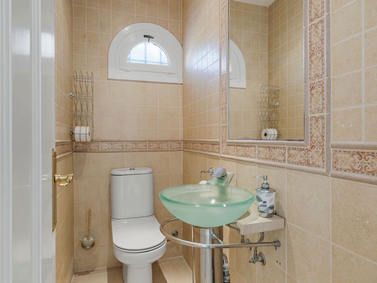 4 soverom Villa til salgs i Estepona med svømmebasseng garasje - € 890 000 (Ref: 8247547)