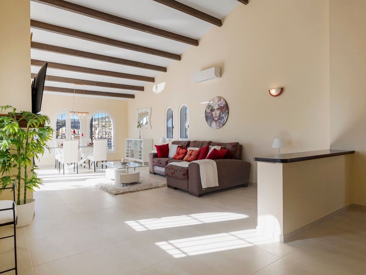 4 soverom Villa til salgs i Estepona med svømmebasseng garasje - € 890 000 (Ref: 8247547)