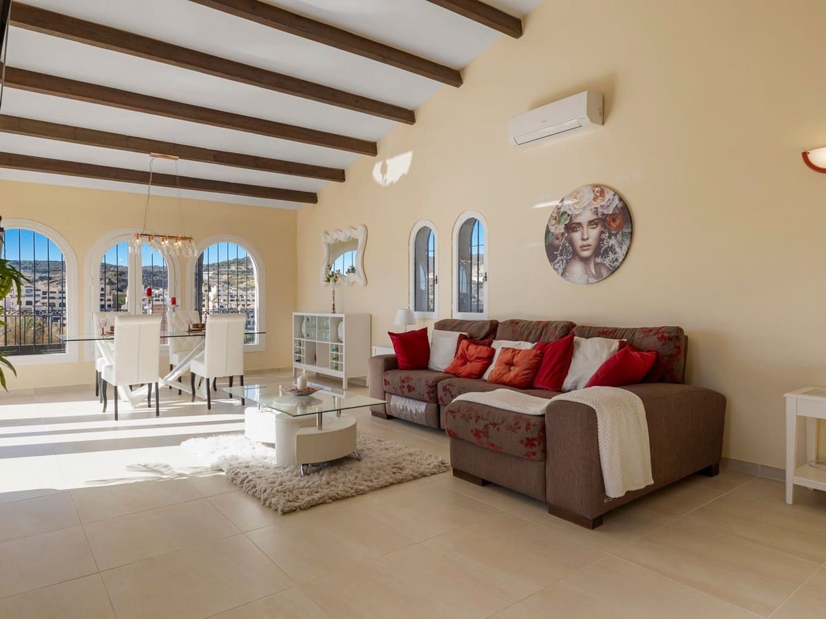 4 soverom Villa til salgs i Estepona med svømmebasseng garasje - € 890 000 (Ref: 8247547)