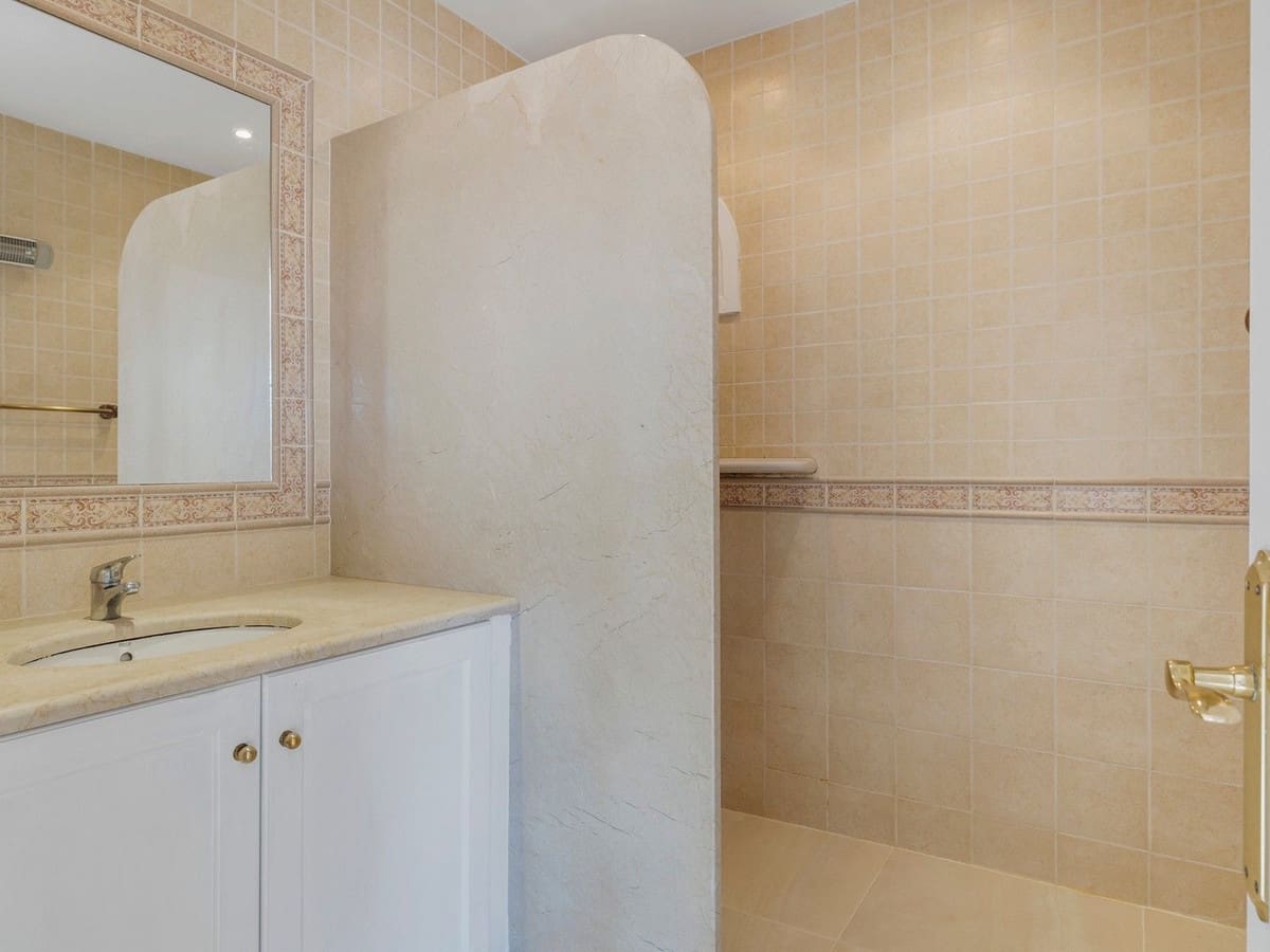 4 soverom Villa til salgs i Estepona med svømmebasseng garasje - € 890 000 (Ref: 8247547)