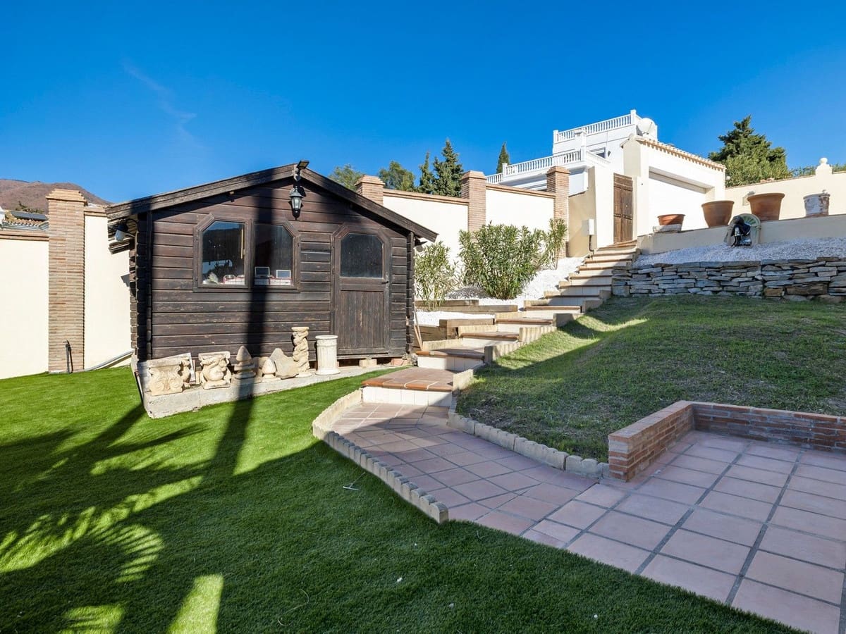 4 soverom Villa til salgs i Estepona med svømmebasseng garasje - € 890 000 (Ref: 8247547)