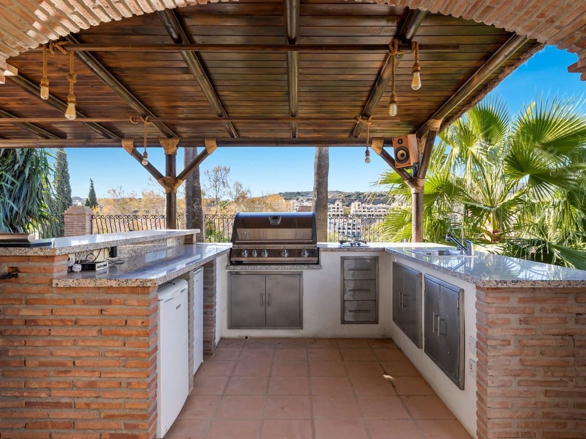 4 soverom Villa til salgs i Estepona med svømmebasseng garasje - € 890 000 (Ref: 8247547)