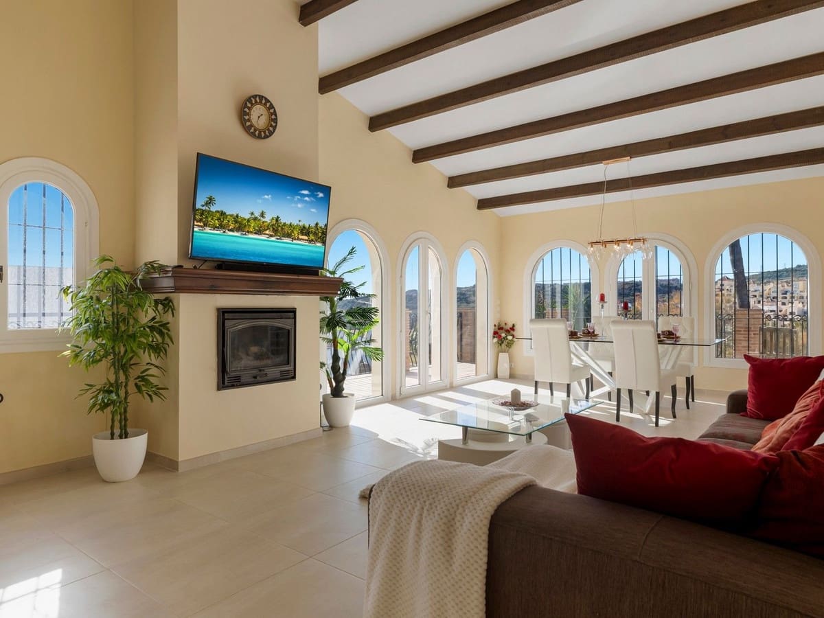 4 soverom Villa til salgs i Estepona med svømmebasseng garasje - € 890 000 (Ref: 8247547)