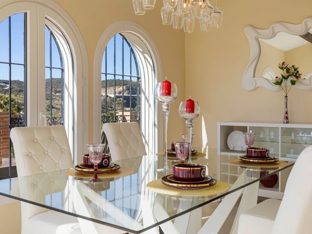 4 soverom Villa til salgs i Estepona med svømmebasseng garasje - € 890 000 (Ref: 8247547)