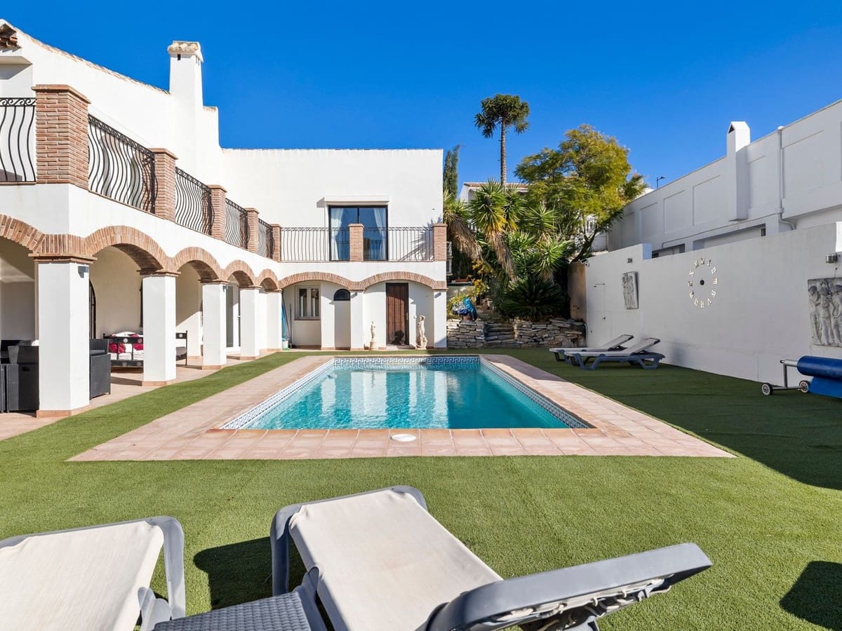 4 soverom Villa til salgs i Estepona med svømmebasseng garasje - € 890 000 (Ref: 8247547)