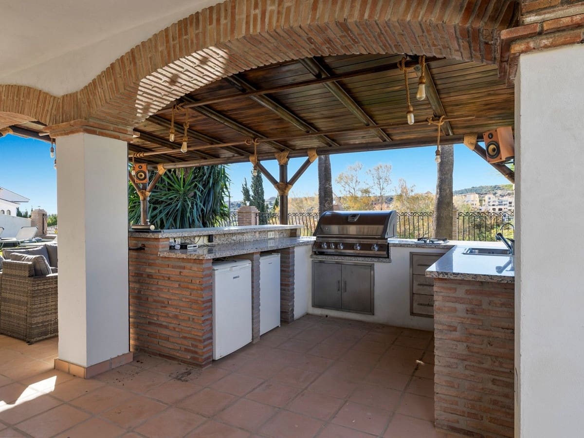 4 soverom Villa til salgs i Estepona med svømmebasseng garasje - € 890 000 (Ref: 8247547)