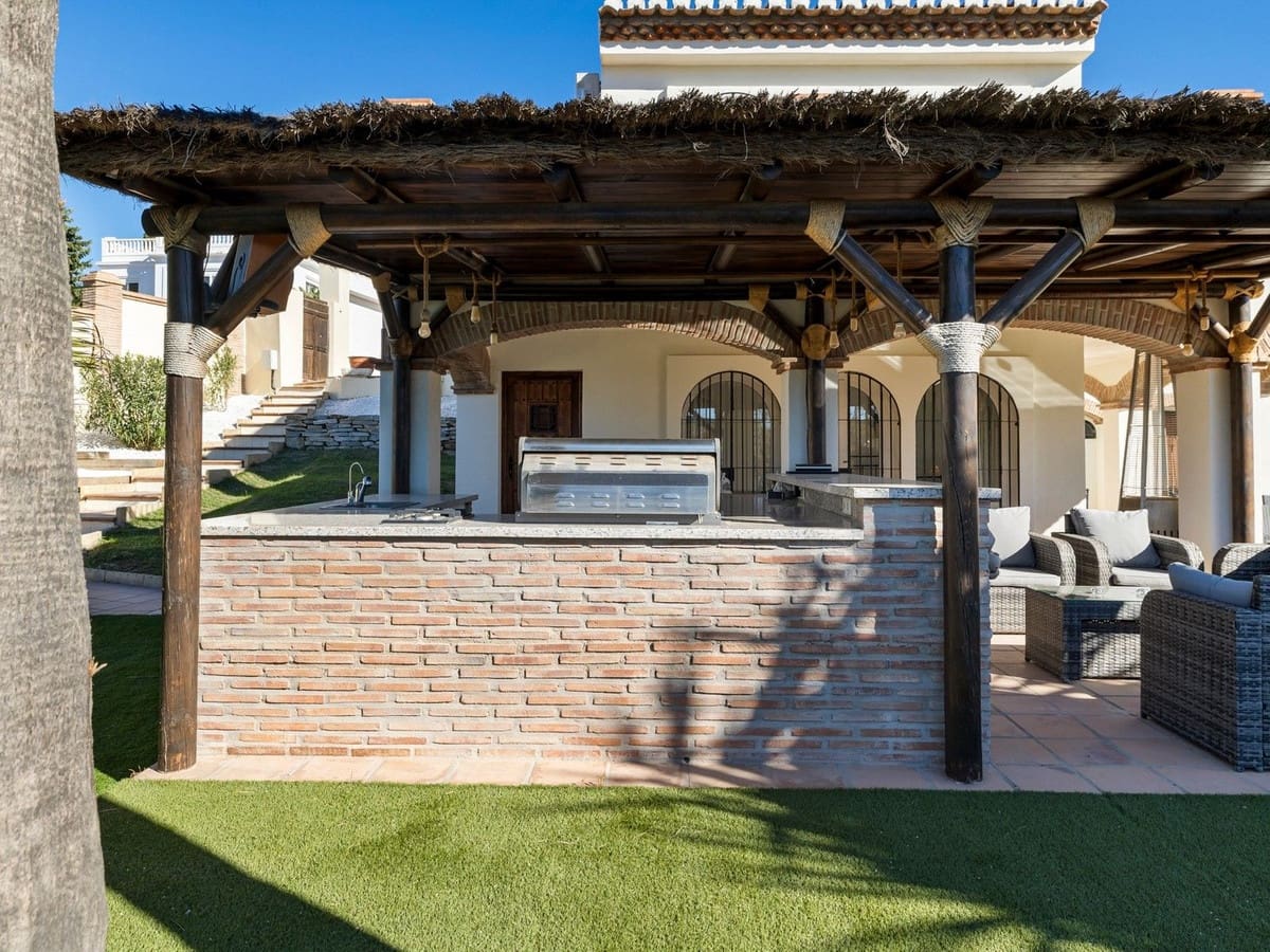 4 soverom Villa til salgs i Estepona med svømmebasseng garasje - € 890 000 (Ref: 8247547)