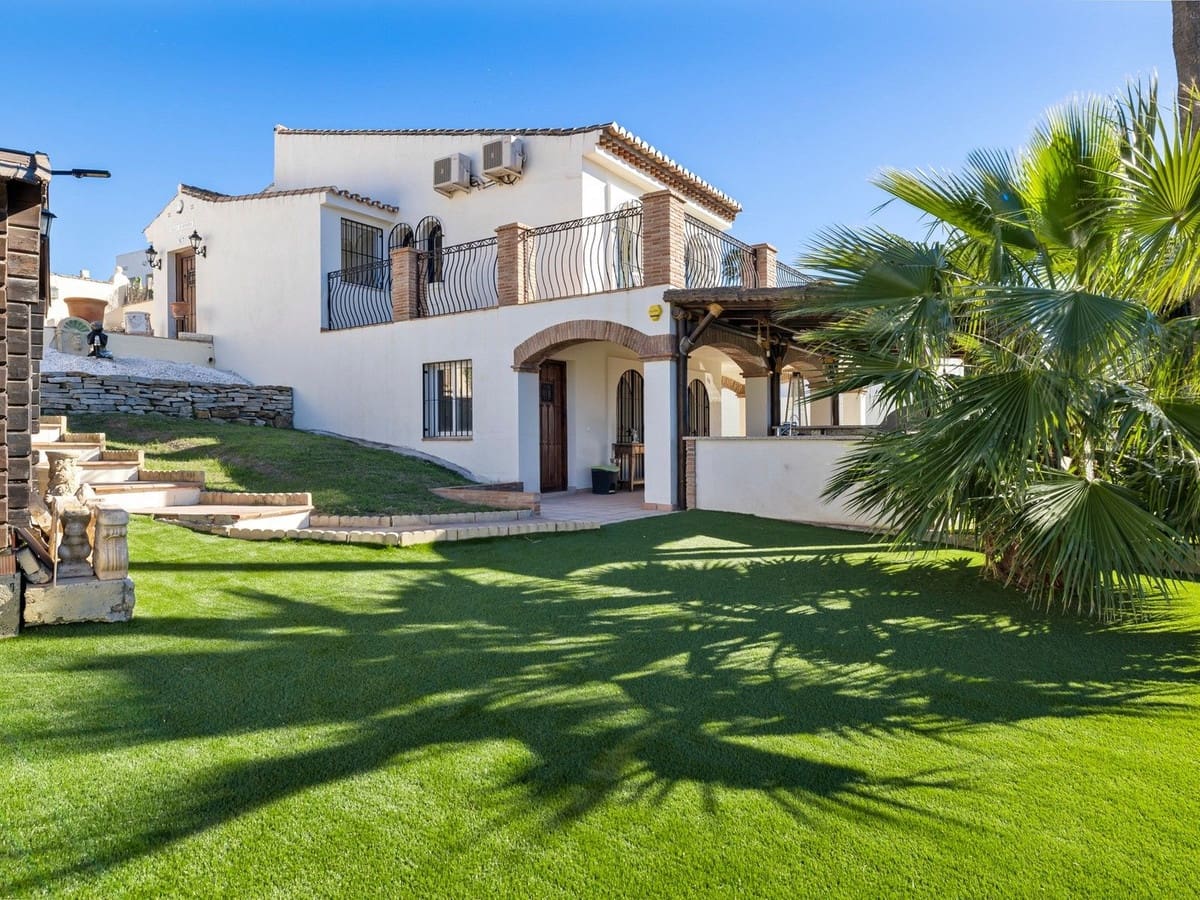 4 soverom Villa til salgs i Estepona med svømmebasseng garasje - € 890 000 (Ref: 8247547)