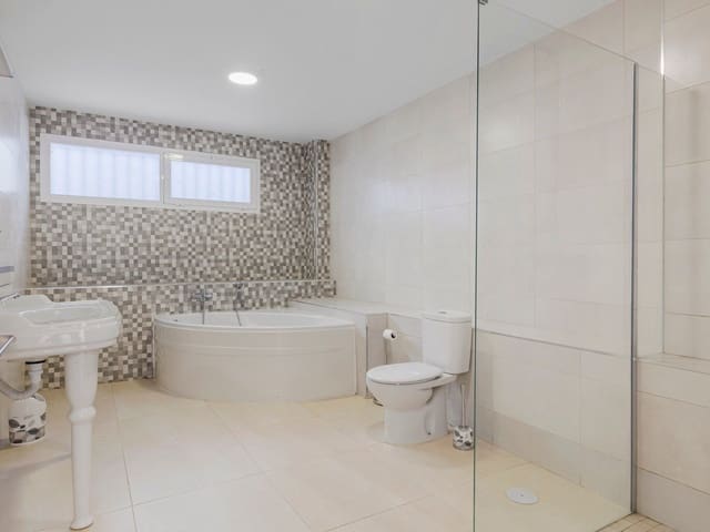 4 chambre Villa/Maison à vendre à Valle Romano Golf, Estepona avec piscine garage - 890 000 € (Ref: 8247547)