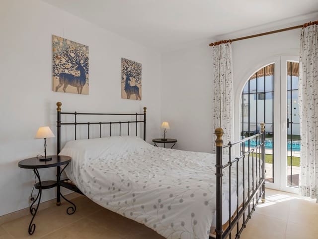 4 makuuhuone Huvila myytävänä paikassa Valle Romano Golf, Estepona mukana uima-altaan 
autotalli - 890 000 € (Ref: 8247547)