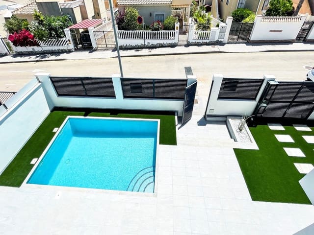 Chalet de 3 habitaciones en Pinar de Campoverde, Pilar de la Horadada en venta con piscina garaje - 421.560 € (Ref: 8286746)