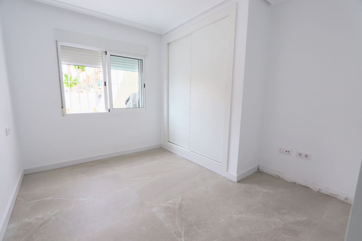 Apartamento de 2 habitaciones en Pilar de la Horadada en venta con piscina garaje - 225.000 € (Ref: 8339632)