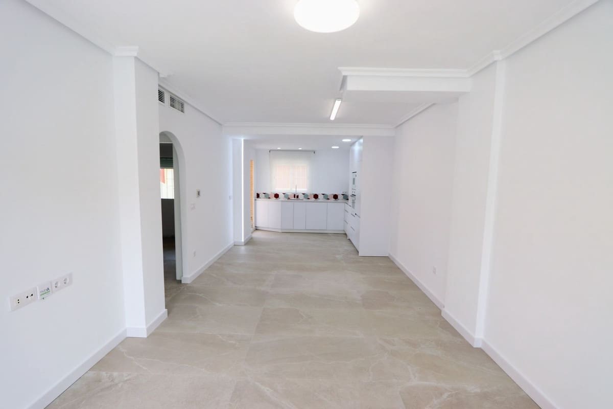 2 bedroom Apartment for sale in Torre de la Horadada with pool garage - € 225,000 (Ref: 8339632)